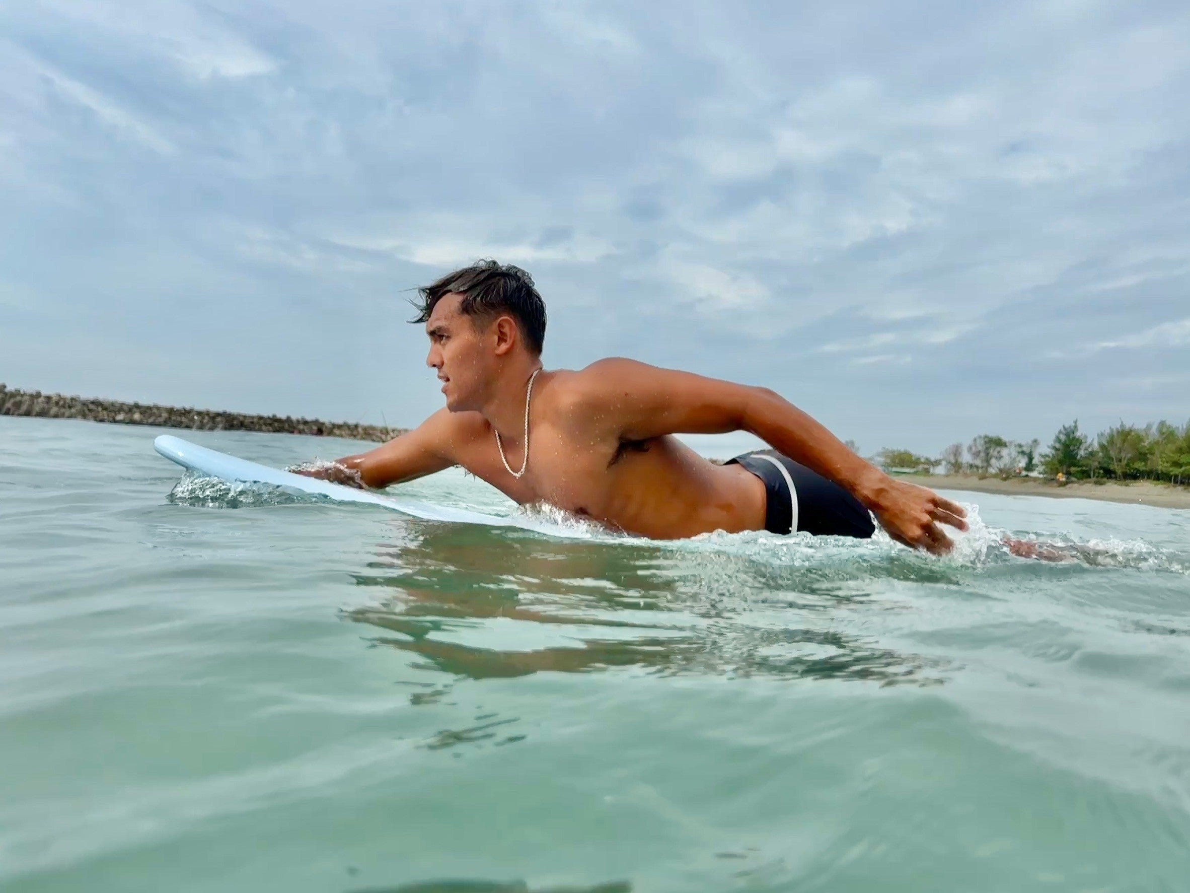 如何挑選衝浪板？從新手到進階的選板指南