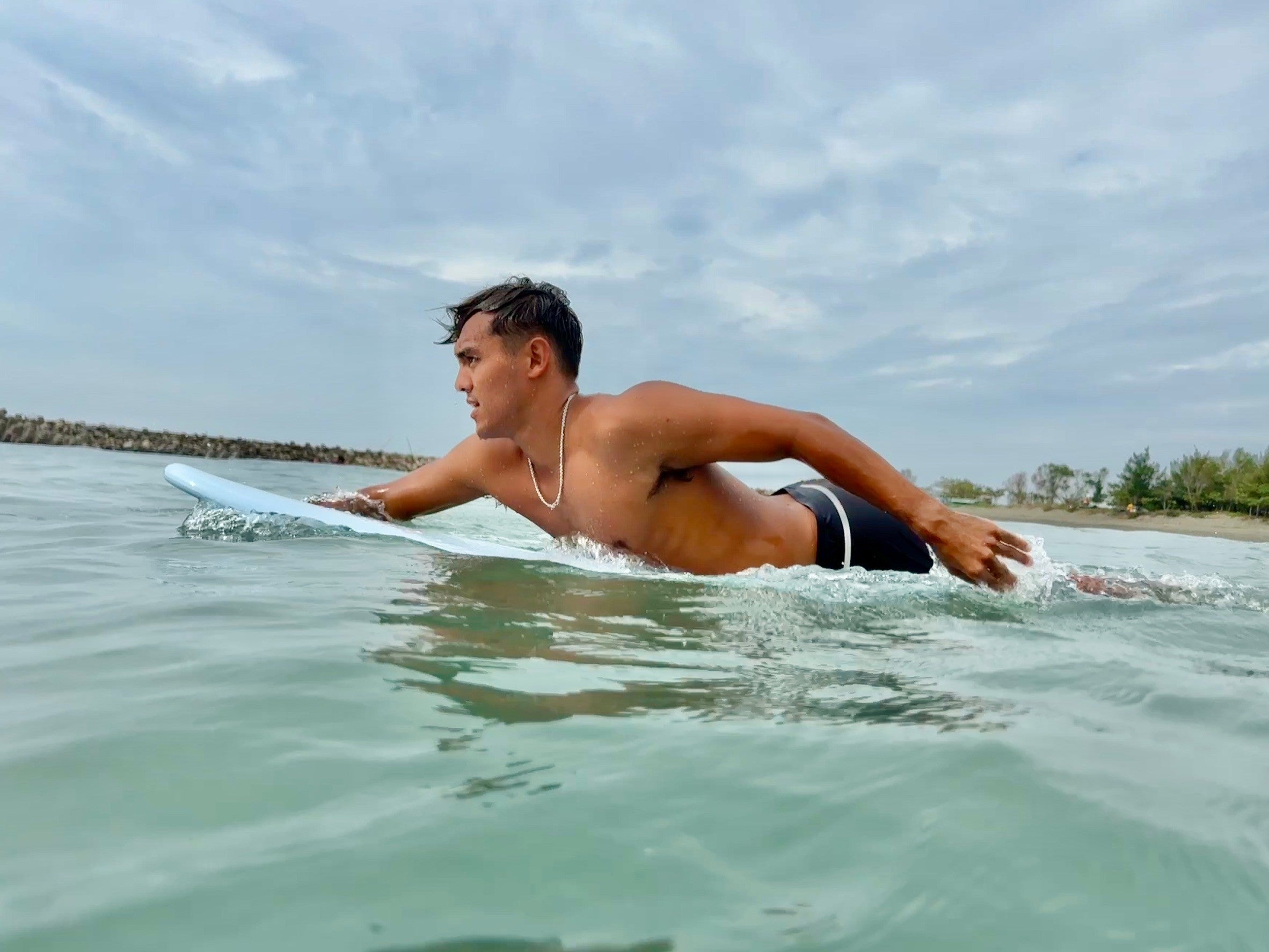 如何挑選衝浪板？從新手到進階的選板指南