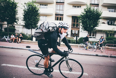 Vast 城市浪人｜騎著單車穿梭城市，站上浪板享受海洋的城市浪人－阿立