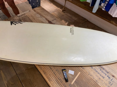 衝浪板損傷修補指南｜VAST教你判斷各種板傷與自修或送修建議