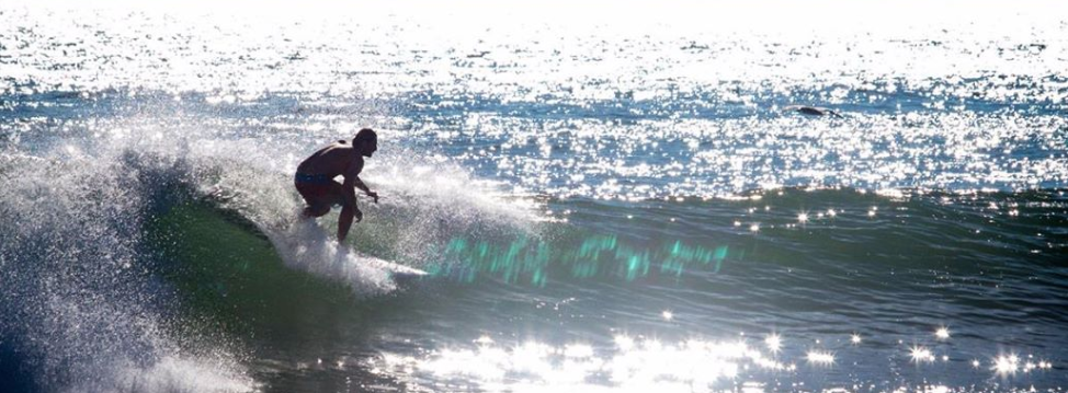 每個女孩都該衝浪的 5 個原因