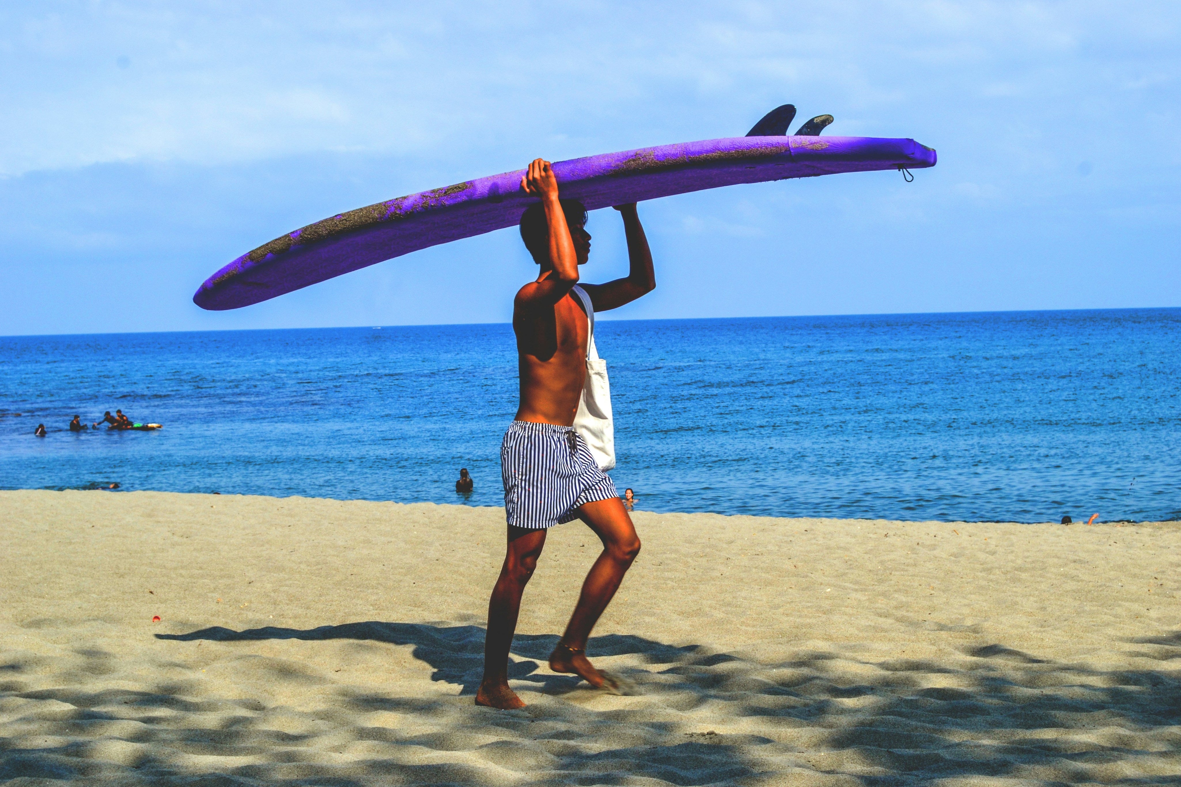 板舵選擇與結構詳解｜VAST帶你深入了解板舵曲度、基底與形狀對衝浪表現的影響