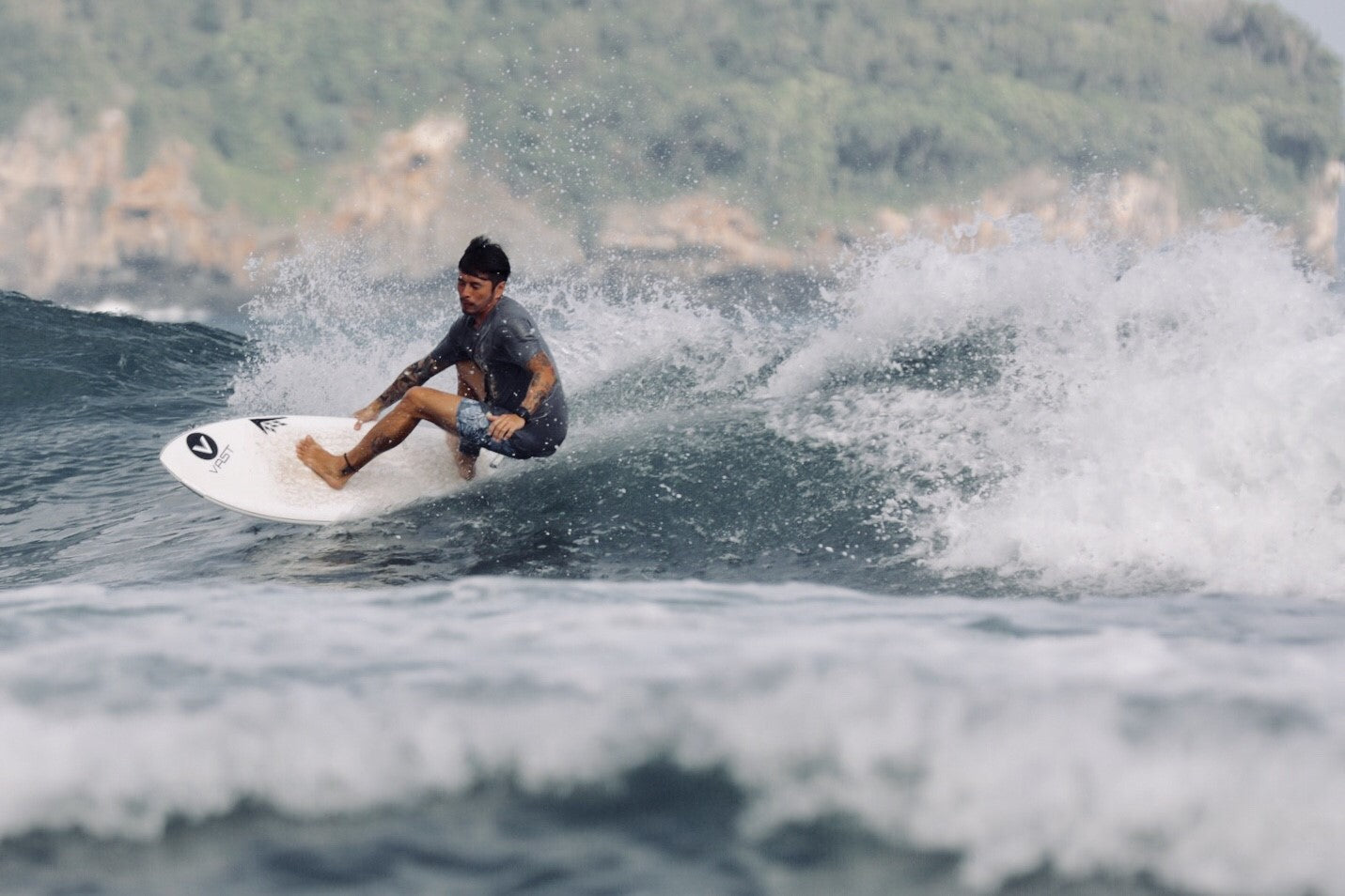 服飾＆鞋子｜戶外衝浪服飾與鞋款推薦