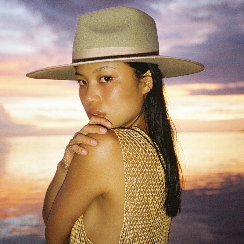 Lack of Color 天然羊毛蝴蝶結緞帶紳士帽- 駝色