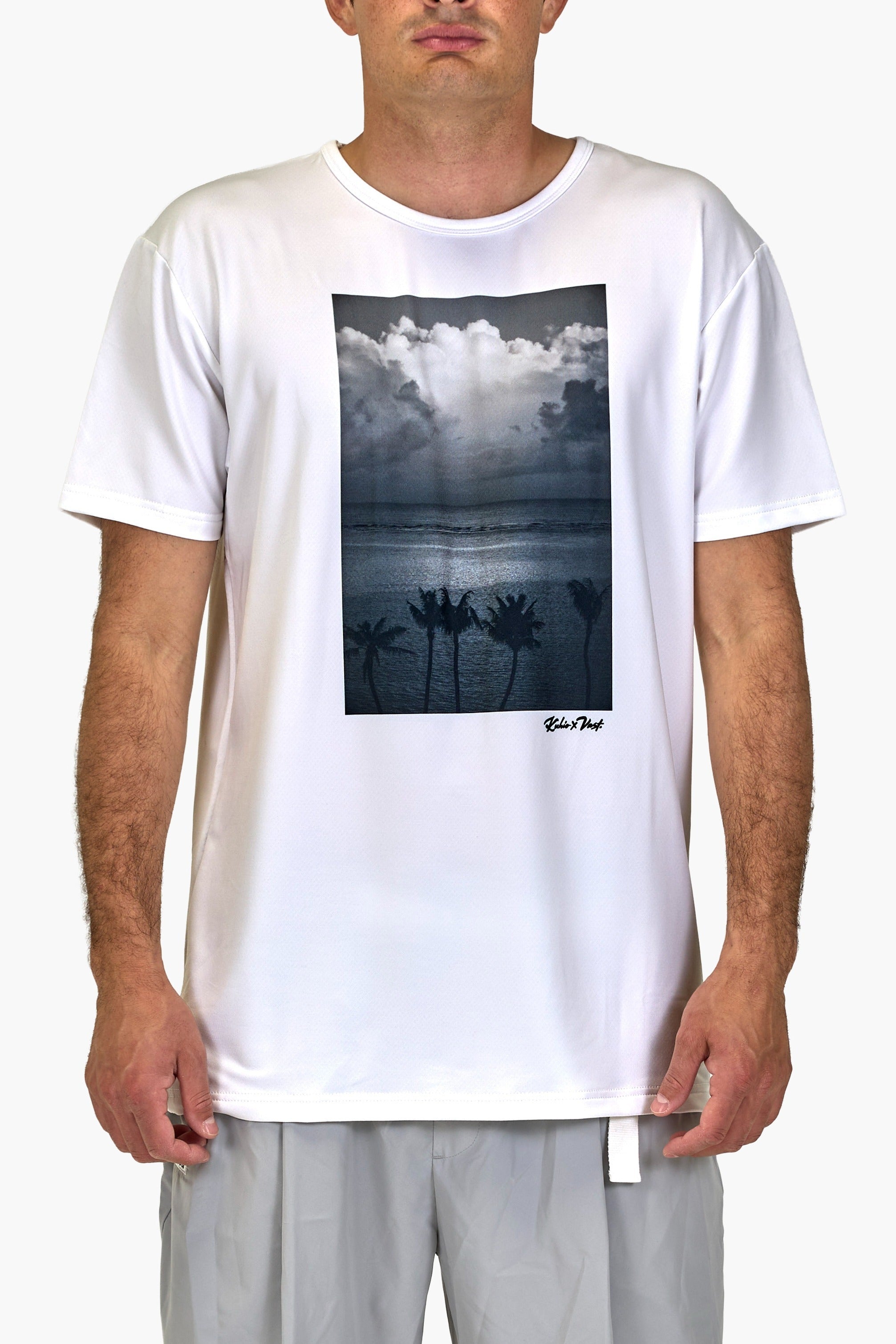 VAST Aqua Terra Kuhio Earth 機能T恤 模特兒正面穿著 白