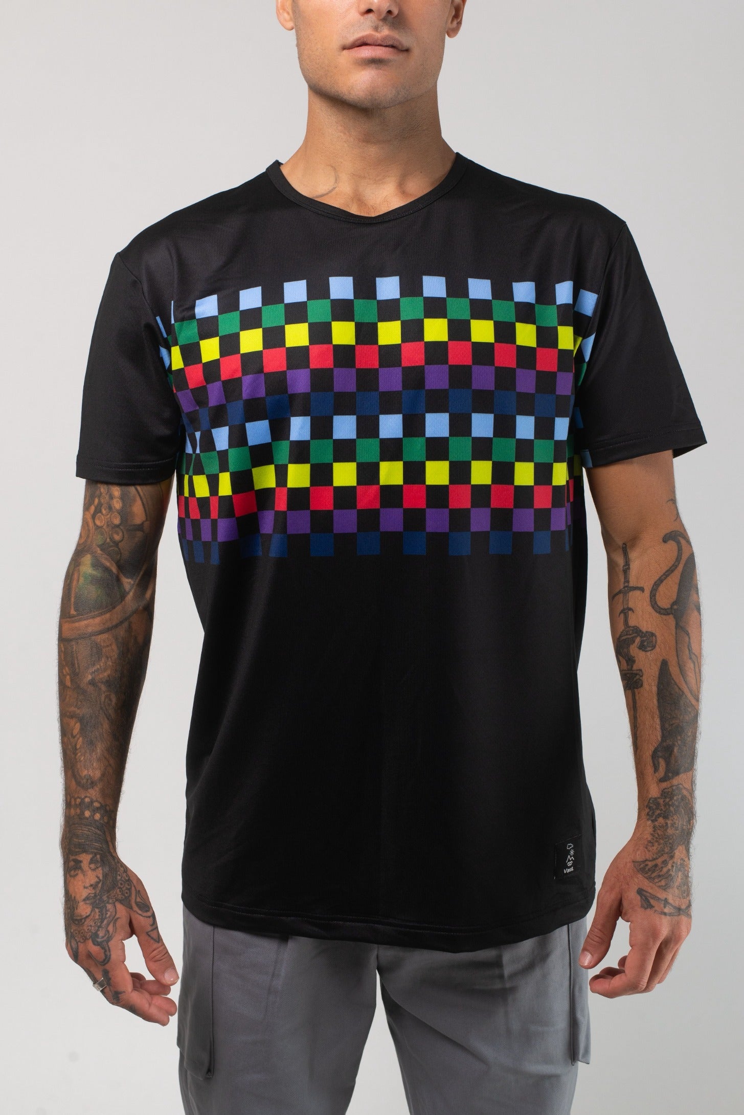 VAST Aqua Terra Colors Tech Tee 模特兒穿著展示 黑色