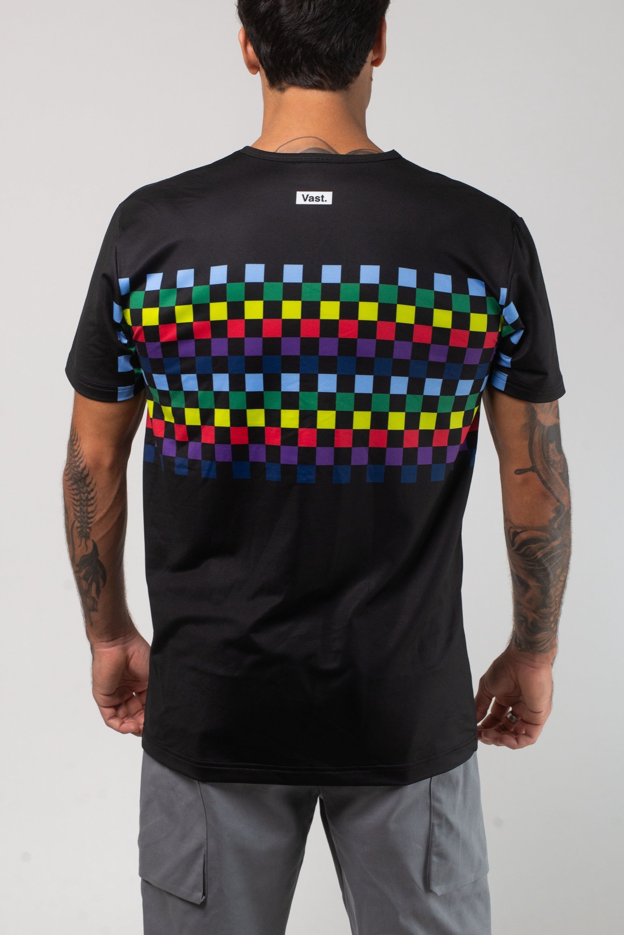 VAST Aqua Terra Colors Tech Tee 模特兒穿著展示 黑色