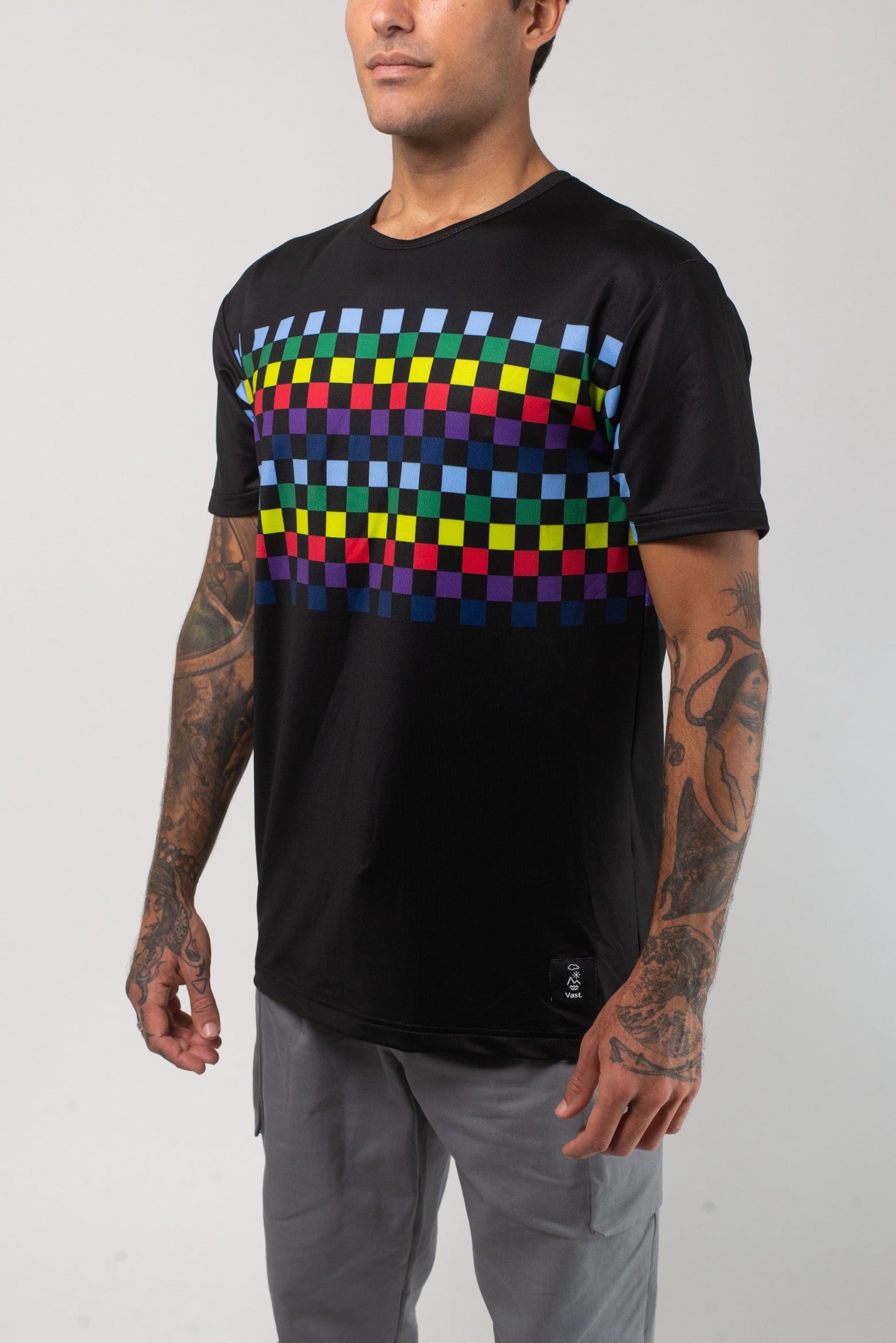 VAST Aqua Terra Colors Tech Tee 模特兒穿著展示 黑色