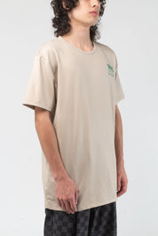 VAST Aqua Terra Elements Tech Tee 模特兒穿著展示 淺褐色