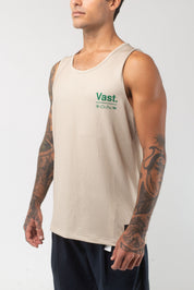 VAST Aqua Terra Elements Tech Tank 模特兒穿著展示 淺褐色