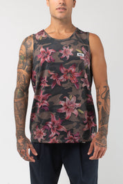 VAST Aqua Terra Floral Blend Camo Tech Tank 模特兒穿著展示 迷彩