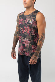 VAST Aqua Terra Floral Blend Camo Tech Tank 模特兒穿著展示 迷彩