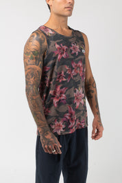 VAST Aqua Terra Floral Blend Camo Tech Tank 模特兒穿著展示 迷彩