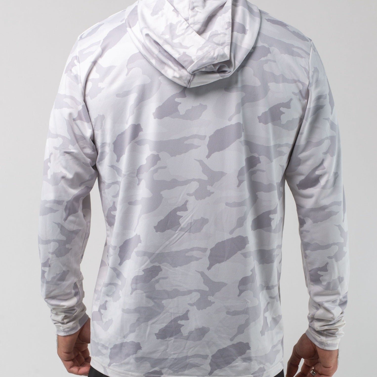 VAST Aqua Terra Lite Camo Tech Daily Hoodie 模特兒穿著展示 淺灰色