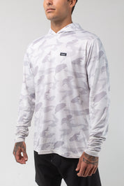 VAST Aqua Terra Lite Camo Tech Daily Hoodie 模特兒穿著展示 淺灰色