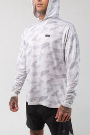 VAST Aqua Terra Lite Camo Tech Daily Hoodie 模特兒穿著展示 淺灰色