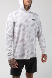 VAST Aqua Terra Lite Camo Tech Daily Hoodie 模特兒穿著展示 淺灰色