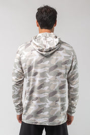 VAST Aqua Terra Lite Camo Tech Daily Hoodie 模特兒穿著展示 石米色