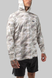 VAST Aqua Terra Lite Camo Tech Daily Hoodie 模特兒穿著展示 石米色