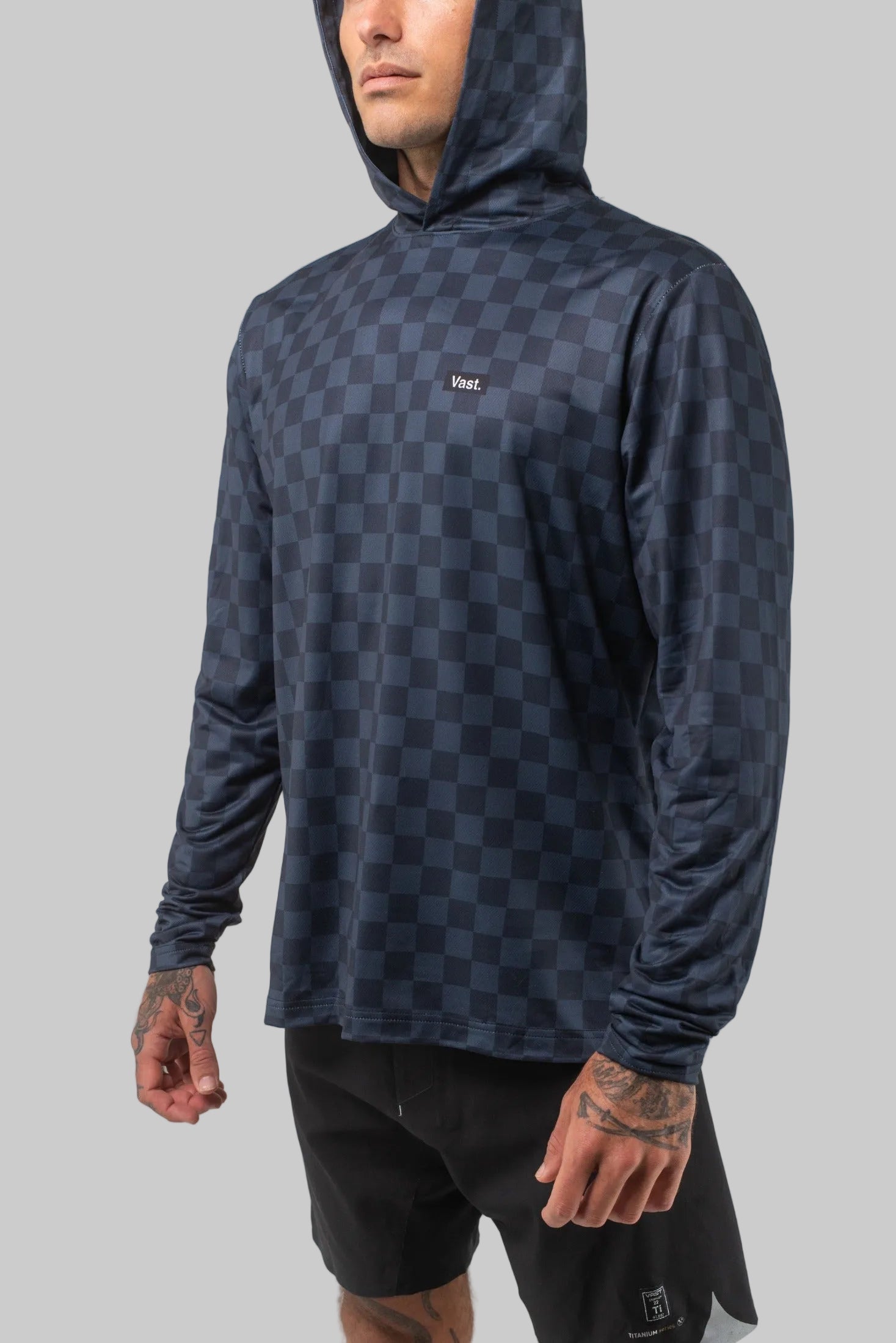 VAST Aqua Terra Lite Check Check Tech Daily Hoodie 模特兒穿著展示 黑色