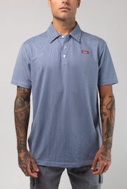 VAST Aqua Terra Linear Polo 模特兒穿著展示 藍