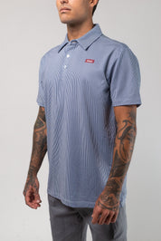 VAST Aqua Terra Linear Polo 模特兒穿著展示 藍