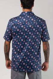 VAST Aqua Terra Multi Floral Tech Button Up 模特兒穿著展示 海軍藍