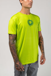VAST Aqua Terra United Elements Tech Tee 模特兒穿著展示 萊姆綠