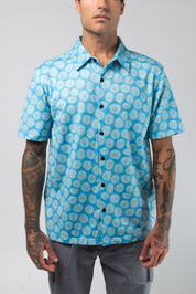 VAST Aqua Terra Mid Century Modern Tech Button Up 模特兒穿著展示 綠