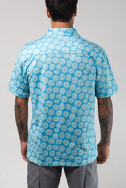 VAST Aqua Terra Mid Century Modern Tech Button Up 模特兒穿著展示 綠
