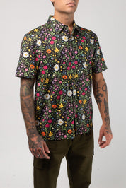VAST Aqua Terra Scritti Poltti Tech Button Up 模特兒穿著展示 黑色