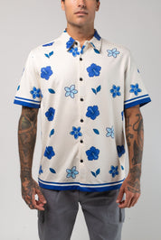 VAST Aqua Terra Floral Dream Tech Button Up 模特兒穿著展示 淺石色