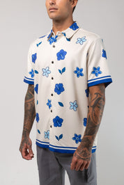 VAST Aqua Terra Floral Dream Tech Button Up 模特兒穿著展示 淺石色