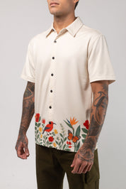 VAST Aqua Terra Floral Fauna and Forest Tech Button Up 模特兒穿著展示 淺褐色