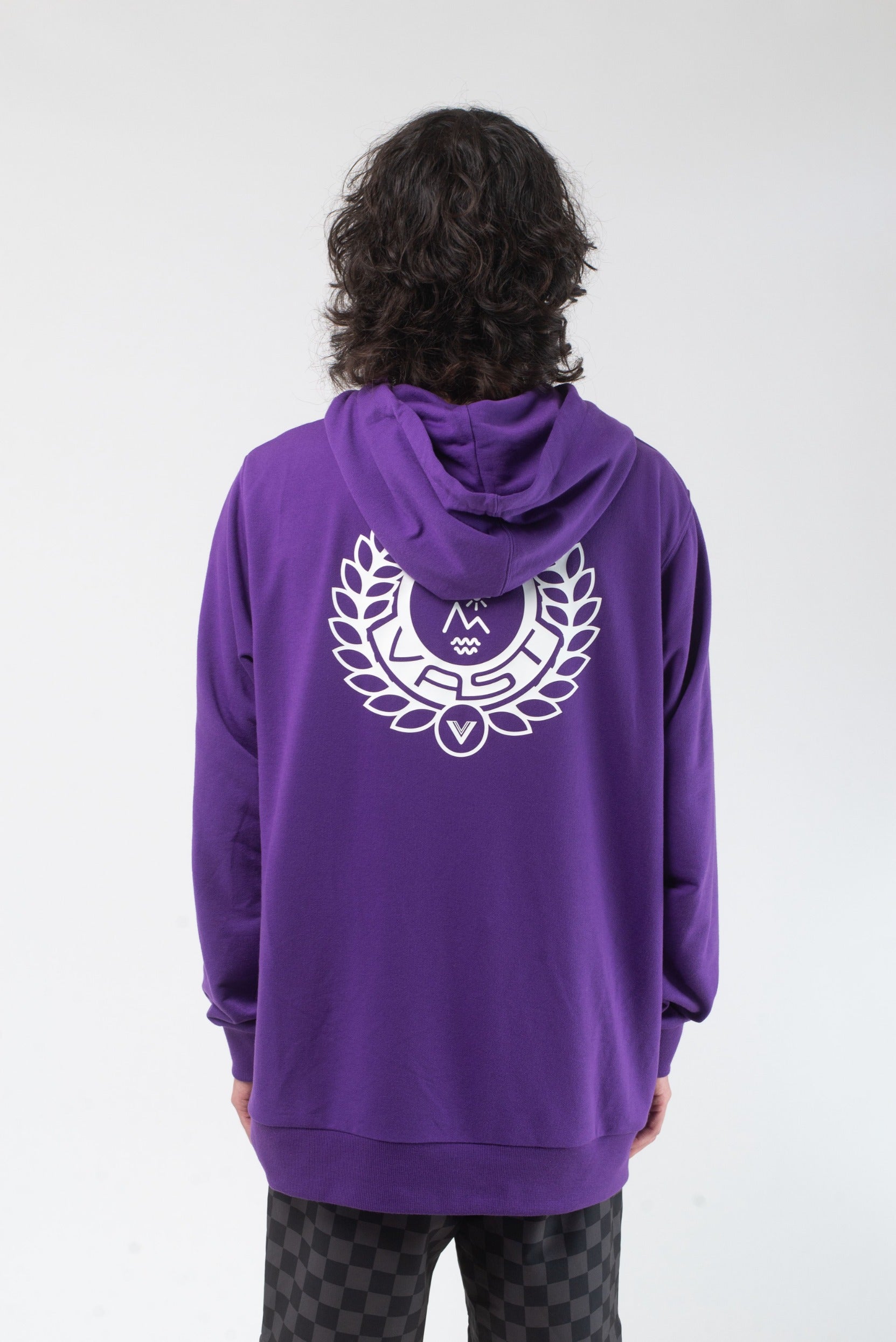 VAST United Elements Hooded Pullover 模特兒背面穿著 紫色