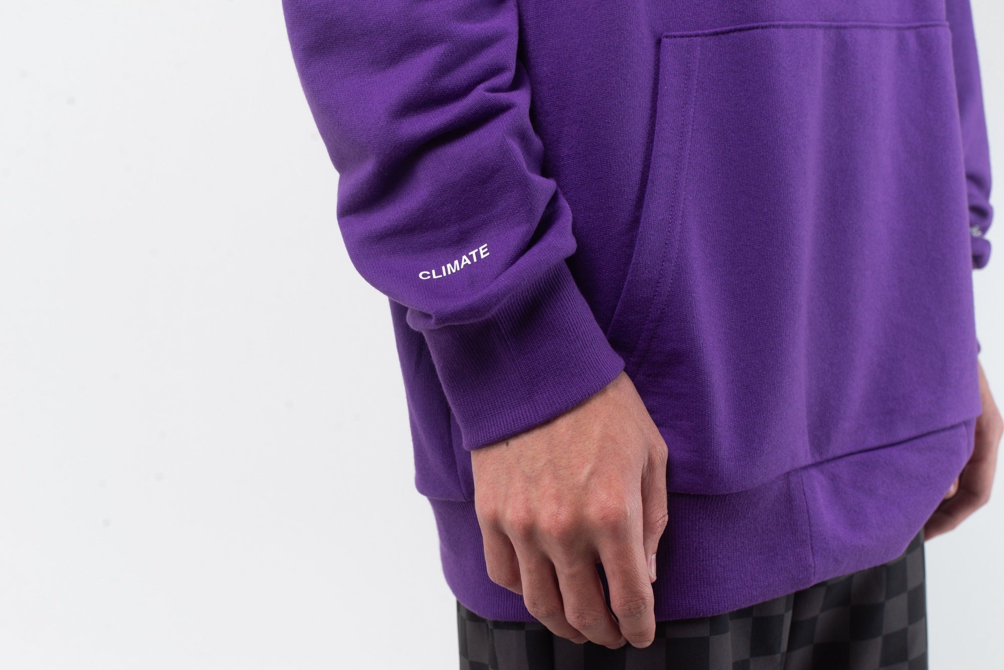 VAST United Elements Hooded Pullover 模特兒穿著展示 紫色