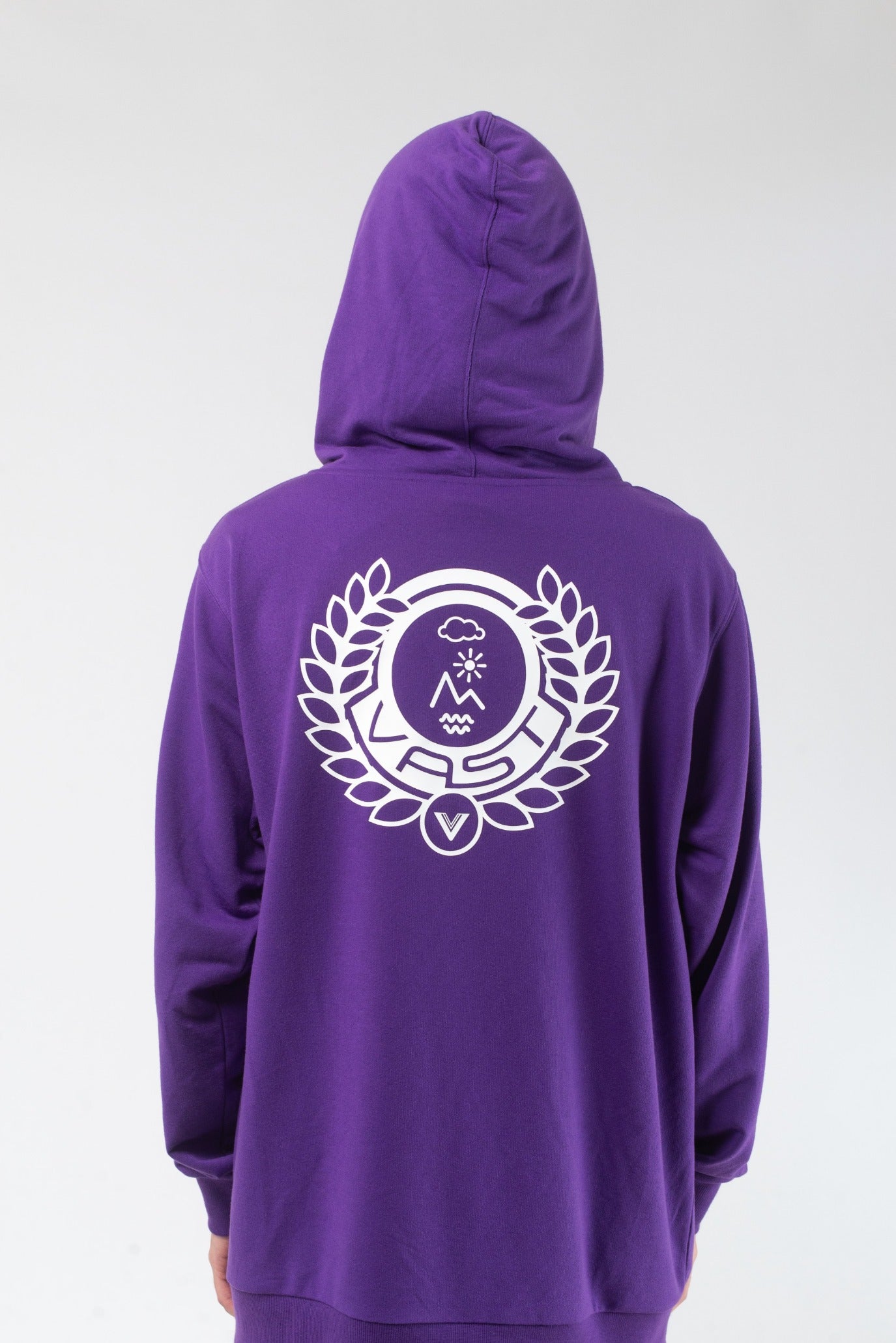 VAST United Elements Hooded Pullover 模特兒側面穿著 紫色