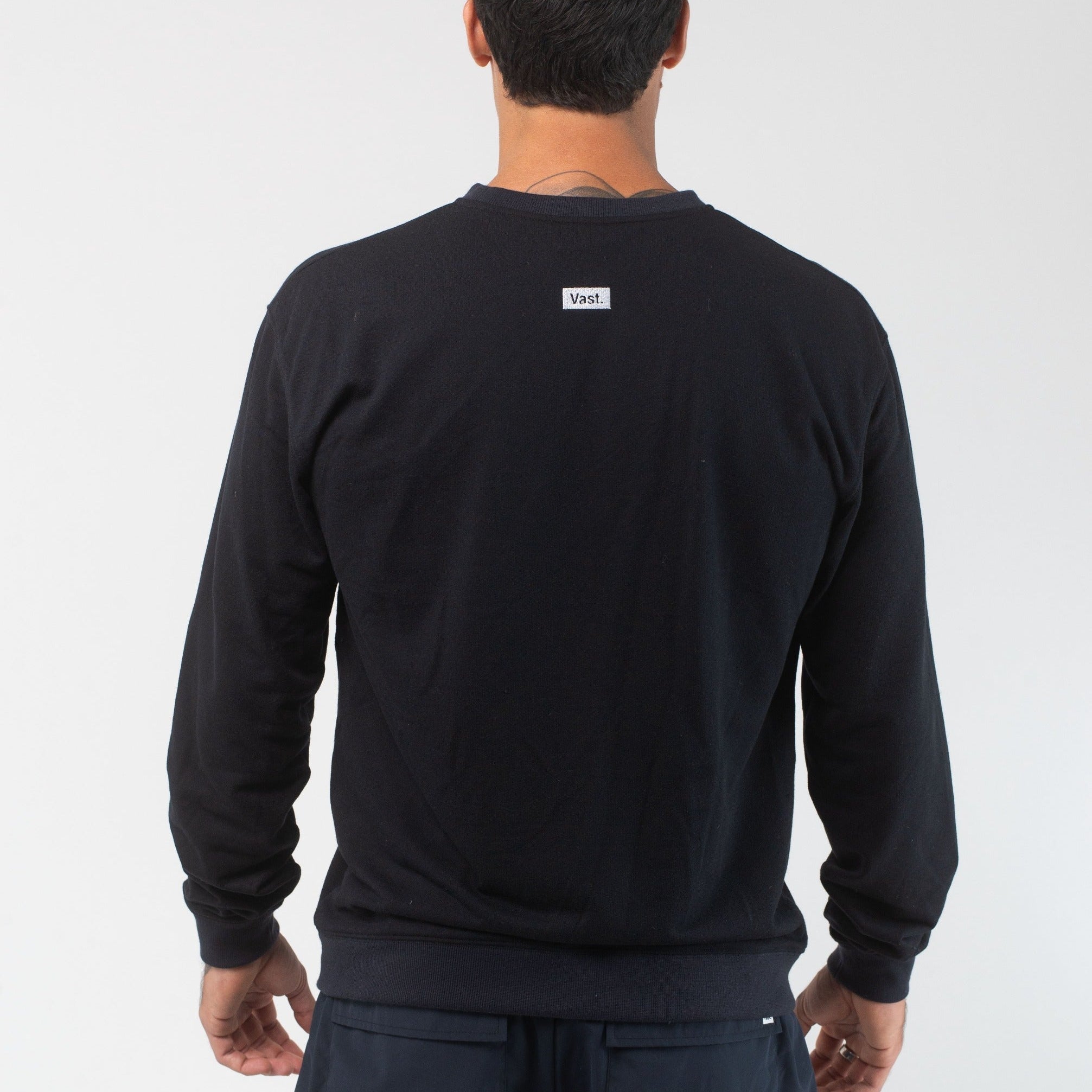 VAST Elements Pullover 模特兒背面穿著 黑色