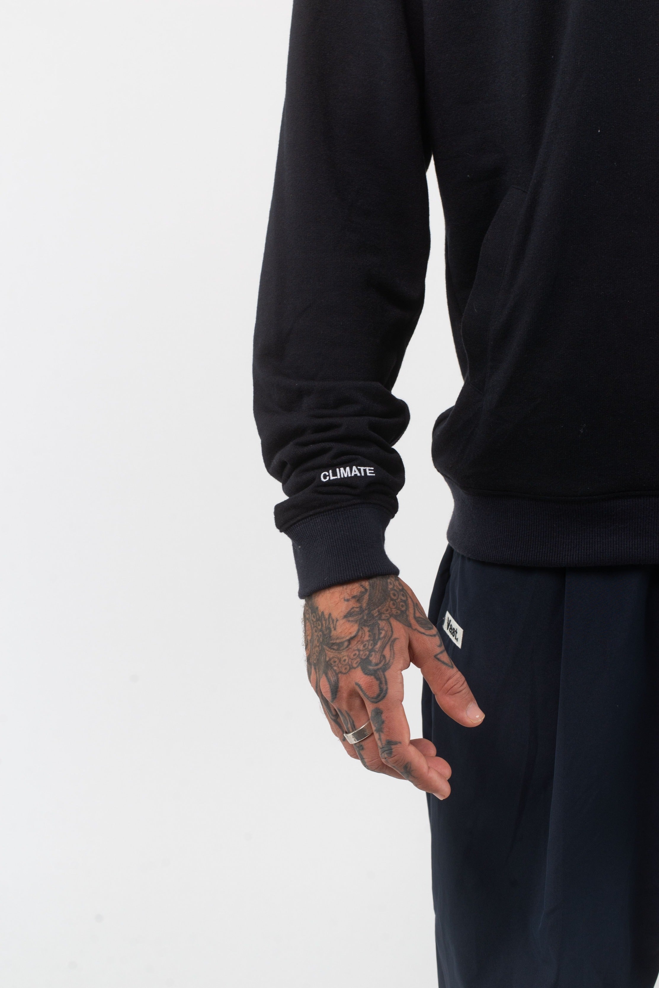 VAST Elements Pullover 模特兒穿著細節 黑色