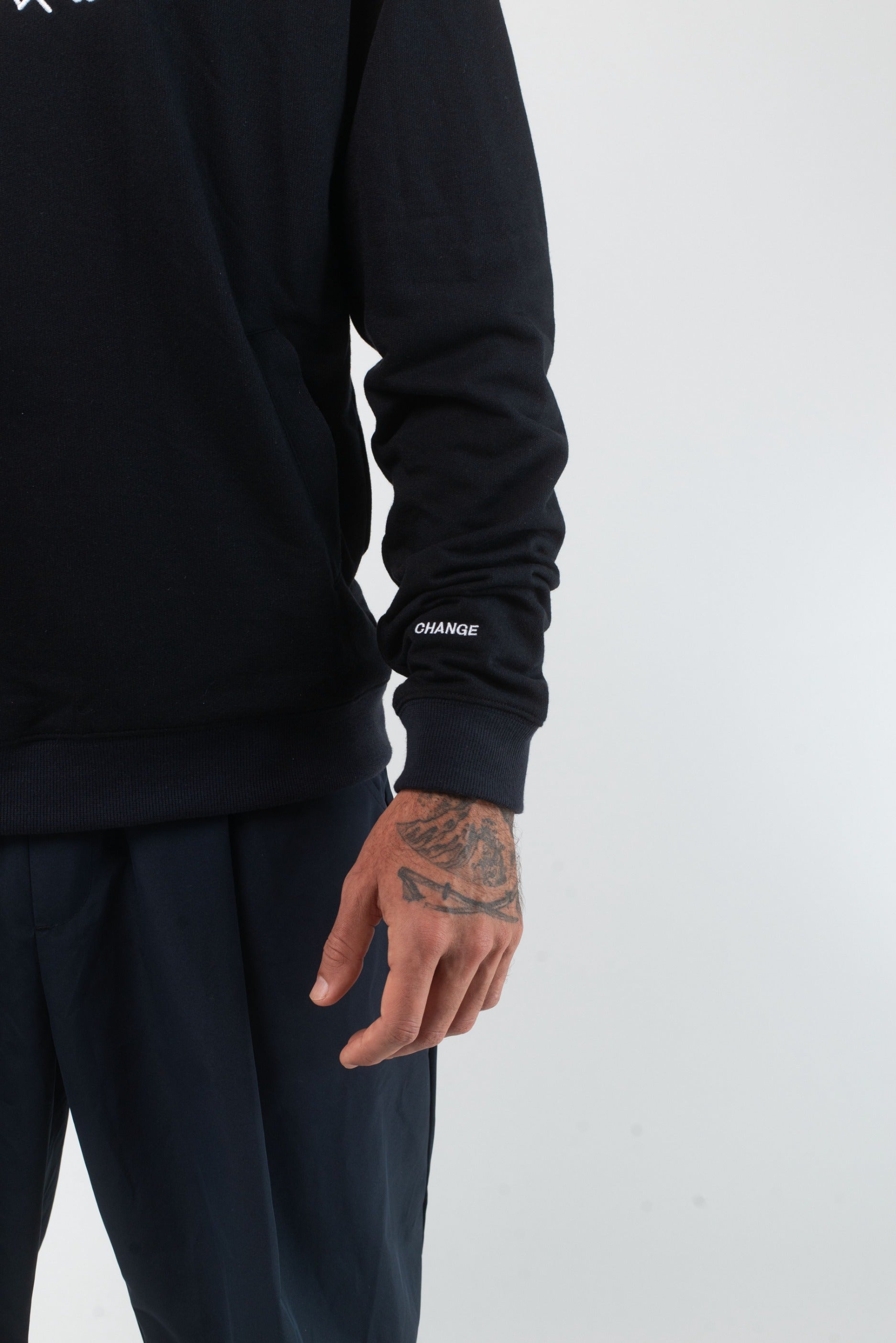 VAST Elements Pullover 模特兒穿著展示 黑色