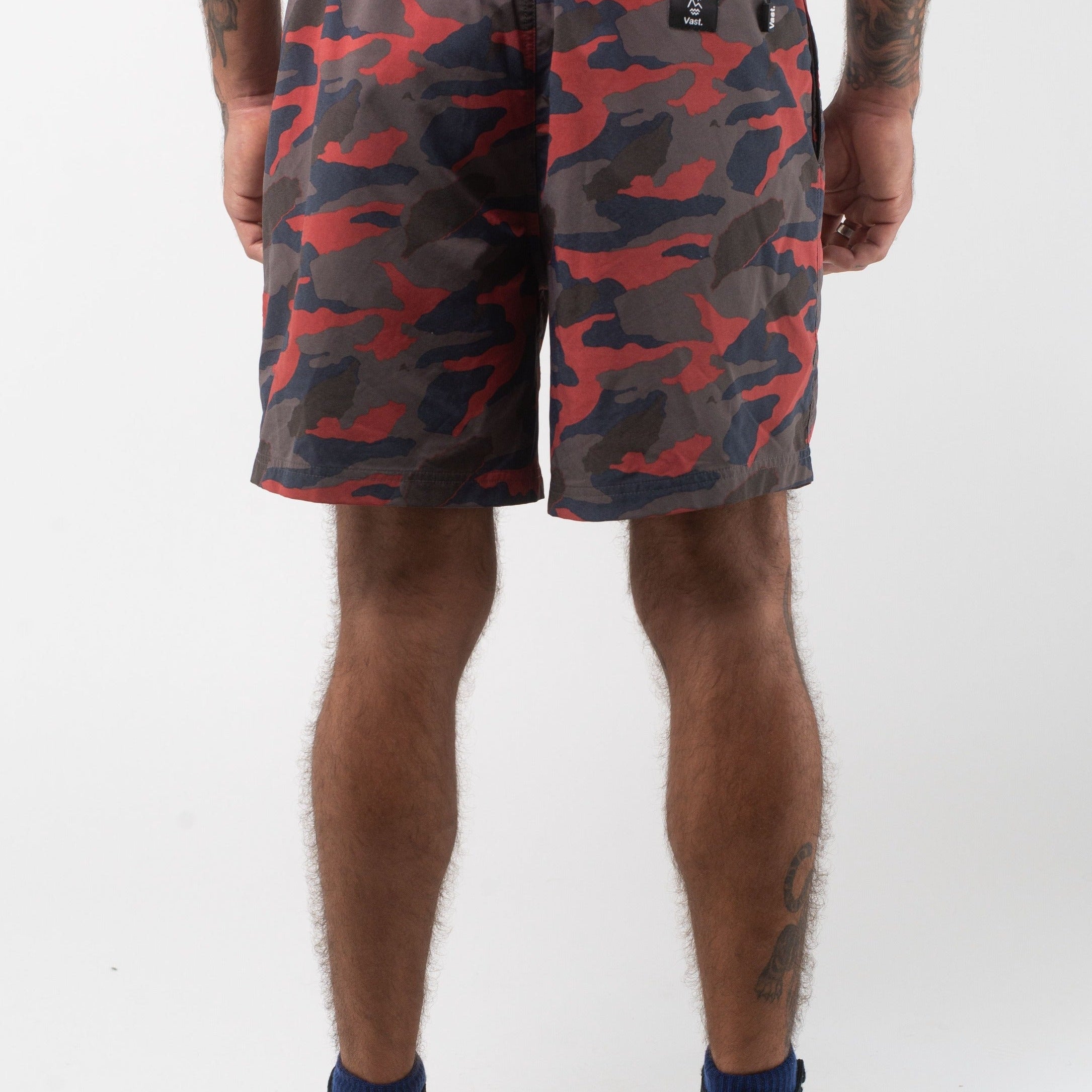 VAST Floral Blend Volly Short 模特兒穿著展示 迷彩