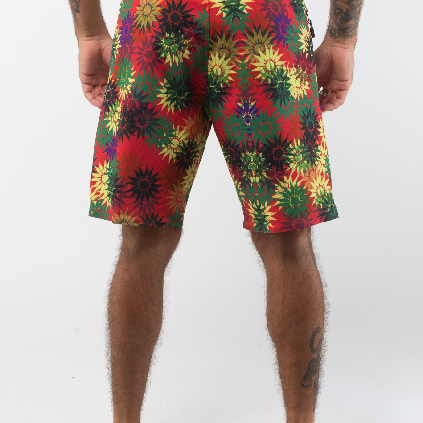 VAST Jali Vibes Copper Boardshort 模特兒穿著展示 紅
