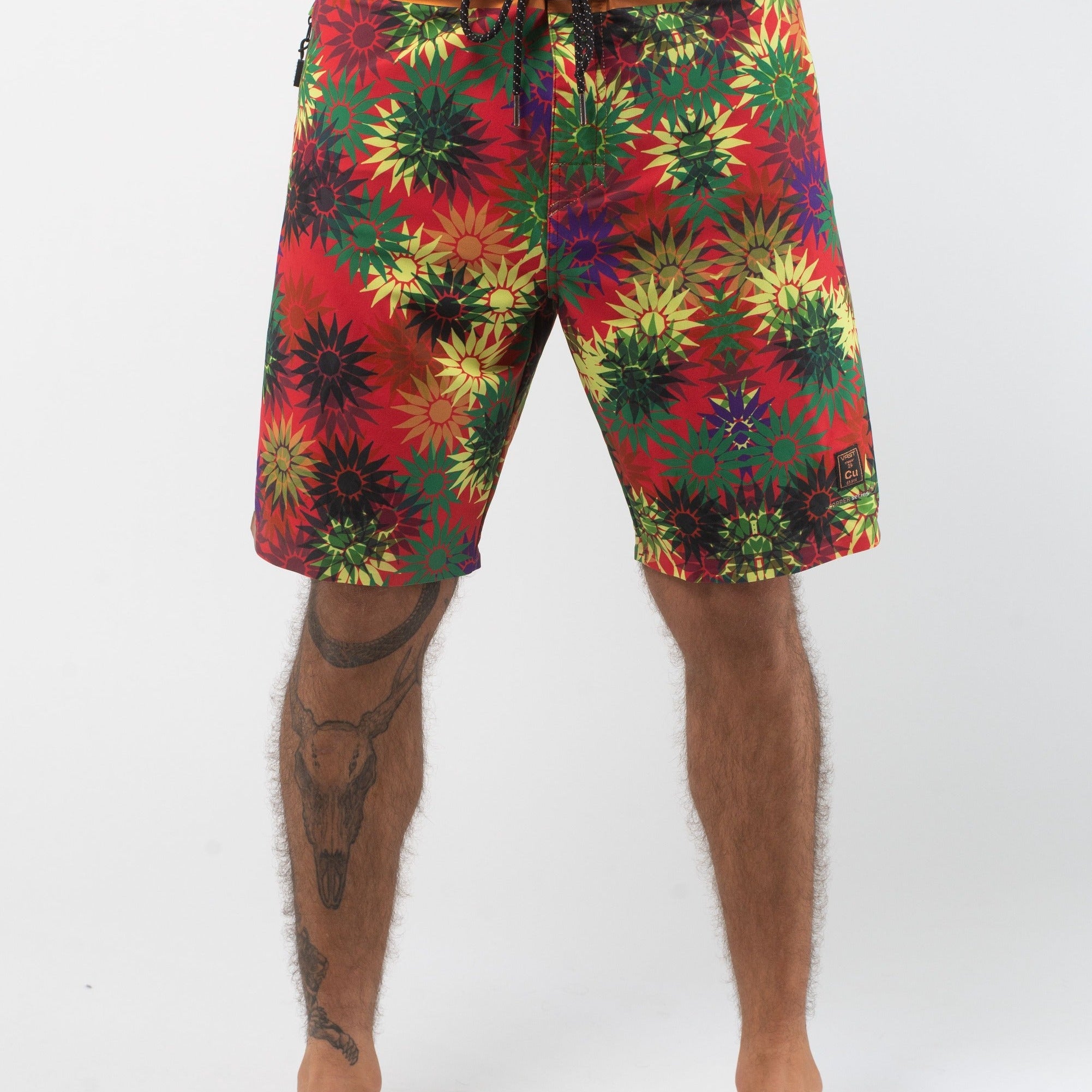 VAST Jali Vibes Copper Boardshort 模特兒穿著展示 紅