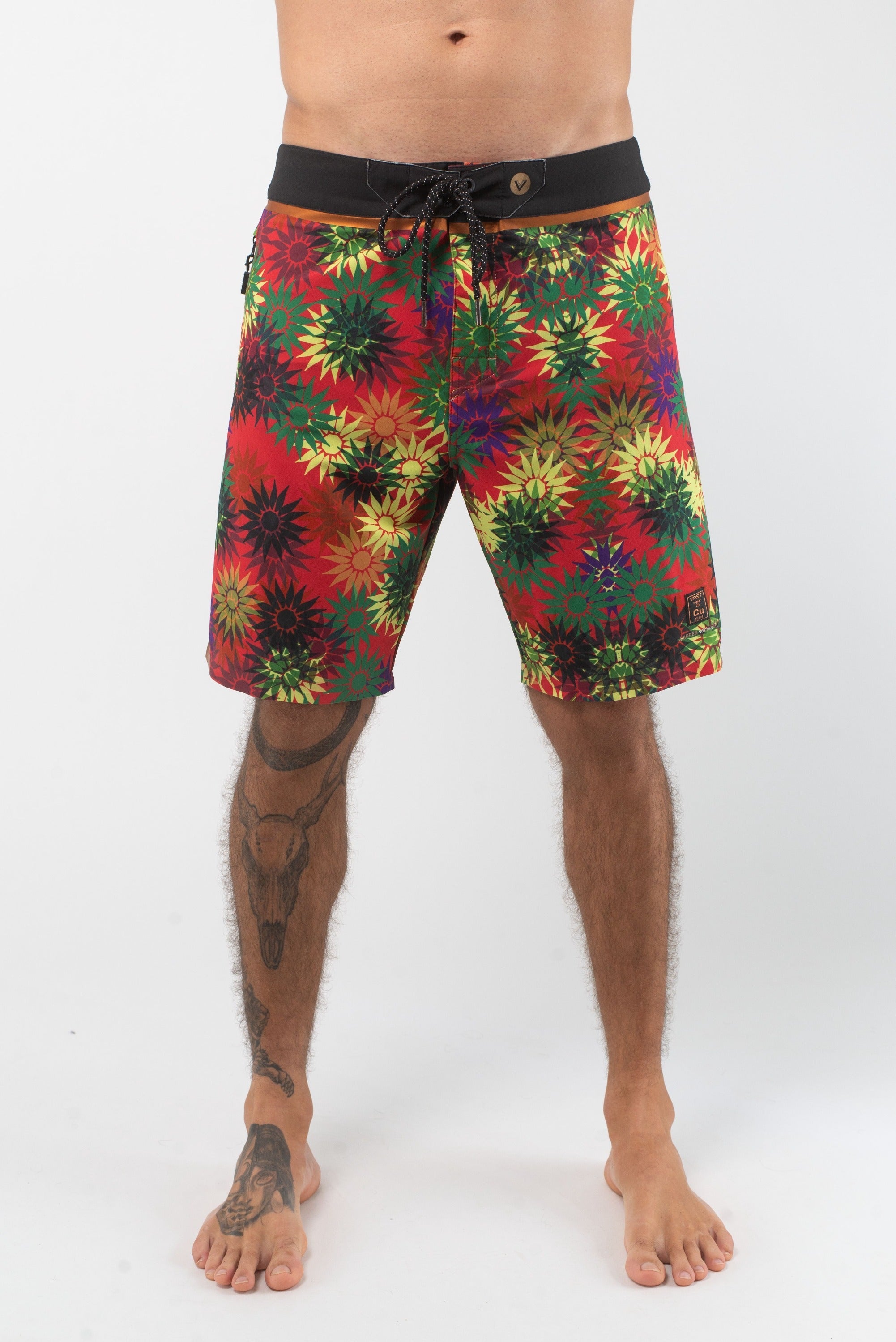 VAST Jali Vibes Copper Boardshort 模特兒穿著展示 紅