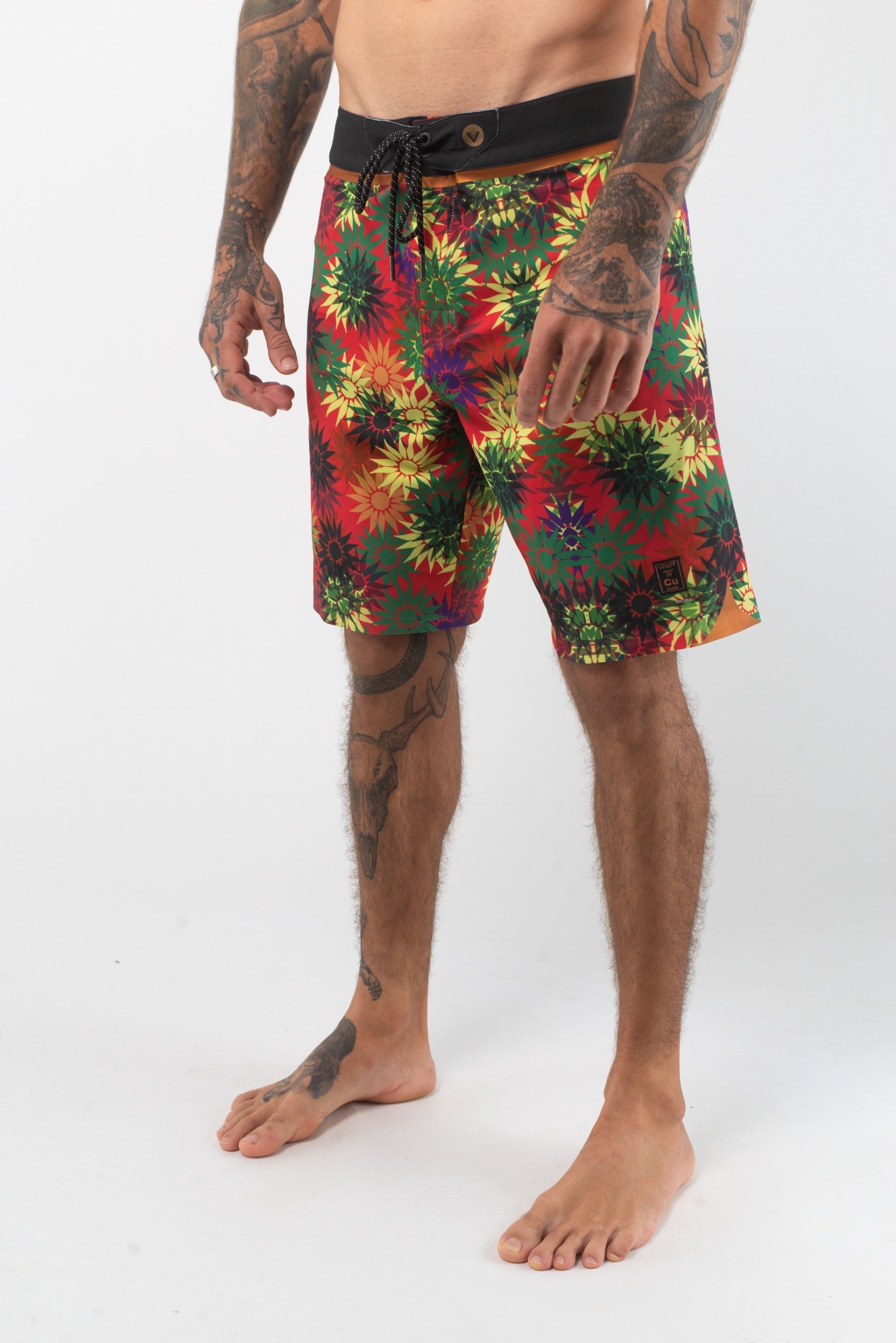 VAST Jali Vibes Copper Boardshort 模特兒穿著展示 紅