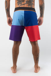 VAST Color Blocks 4 Copper Boardshort 模特兒穿著展示 紅