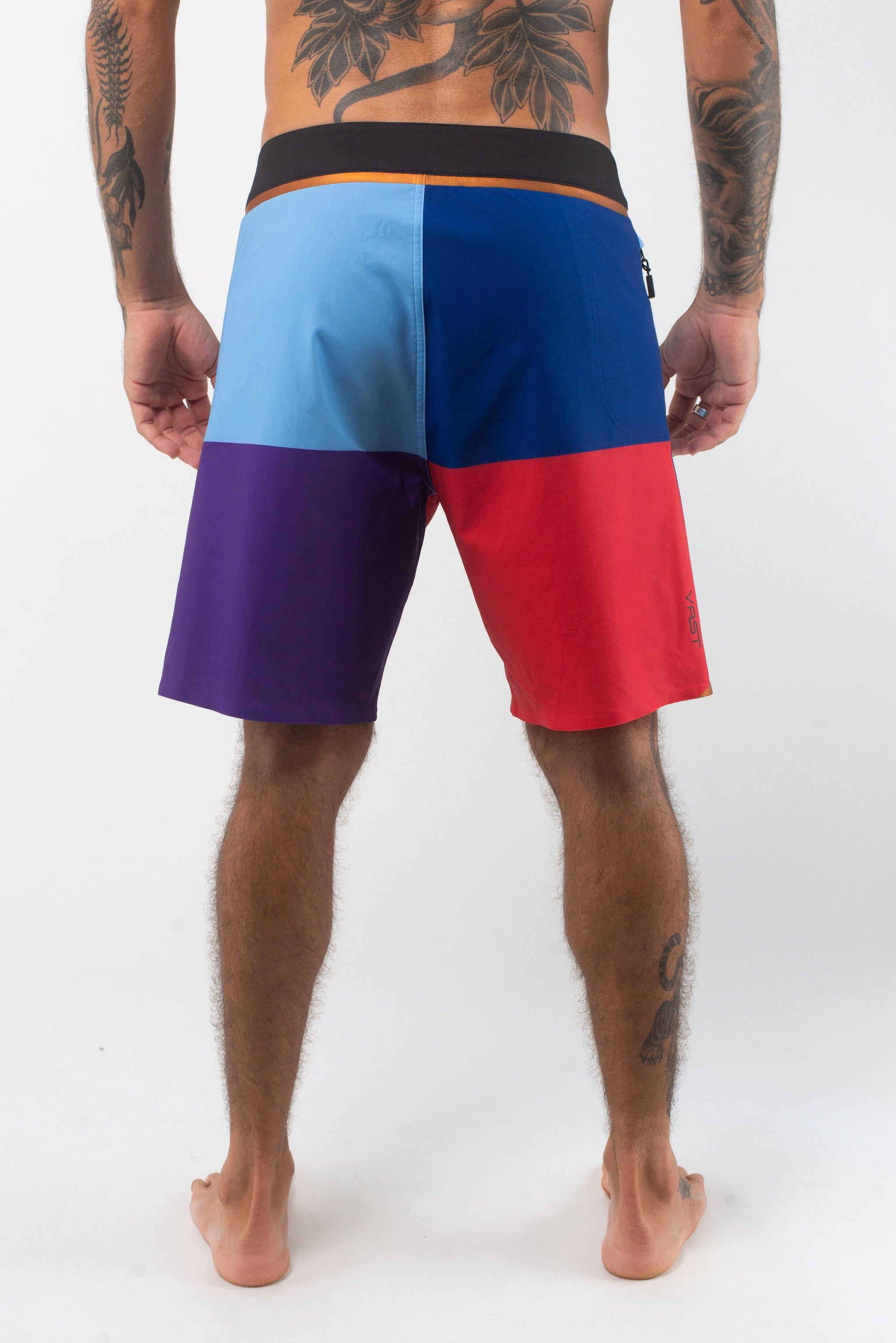 VAST Color Blocks 4 Copper Boardshort 模特兒穿著展示 紅