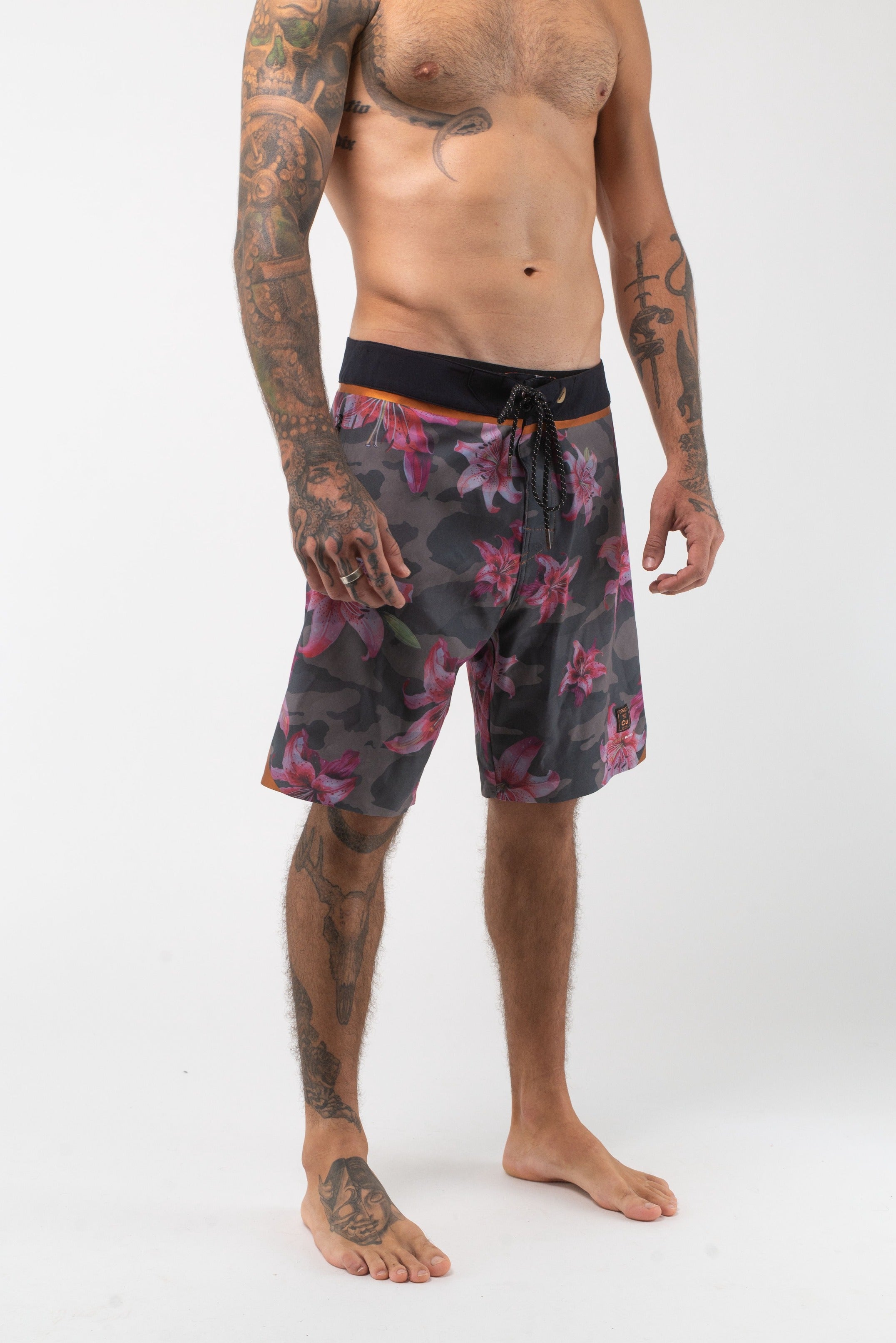 VAST Floral Blend Camo Copper Boardshort 模特兒穿著展示 迷彩
