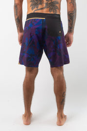 VAST Translucent Foliage Gold Boardshort 模特兒穿著展示 海軍藍
