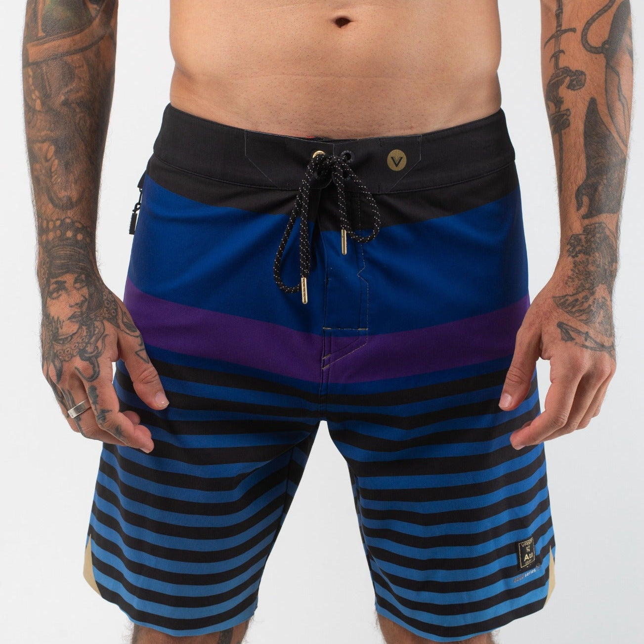 VAST Horie Stripes Gold Boardshort 模特兒穿著展示 海軍藍